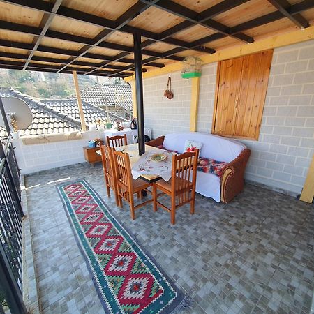 "Mani Guest House" Gjirokastra Kültér fotó