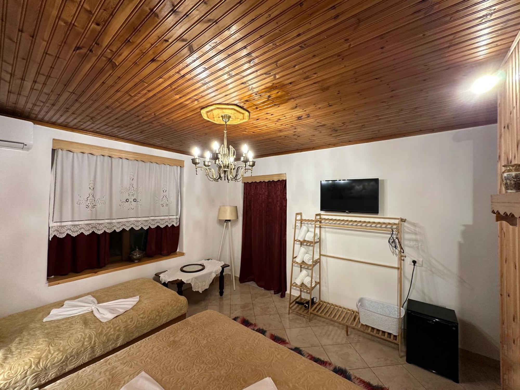 "Mani Guest House" Gjirokastra Kültér fotó